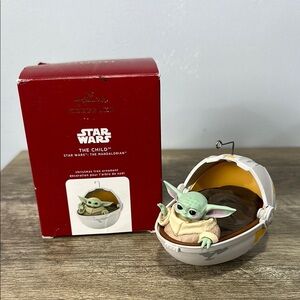 2020 HALLMARK THE CHILD BABY YODA - STAR WARS THE MANDALORIAN ORNAMENT